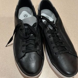 Kizik slip on sneaker